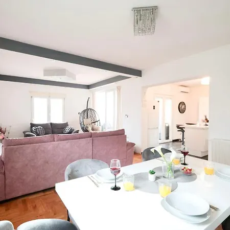 Nika Sa Jacuzzijem * Задар