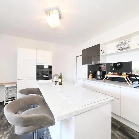 Nika Sa Jacuzzijem * Zadar